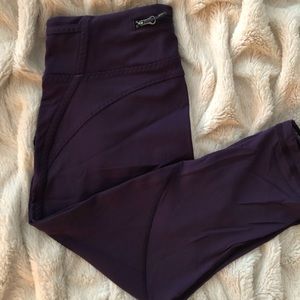 Lululemon crops- never worn